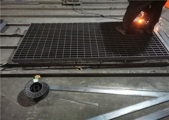 ตะแกรงเหล็กแคทวอล์สำหรับคนเดินเท้า Serrated Hot Dipped Galvanized Grating