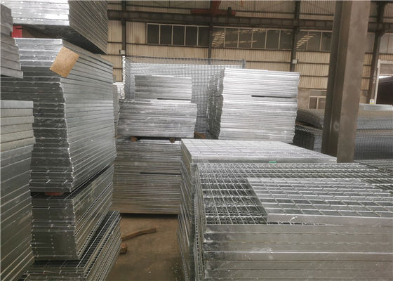 บันไดสแตนเลสเหล็กชุบสังกะสี แคทวอล์ค Q235 305mm Width