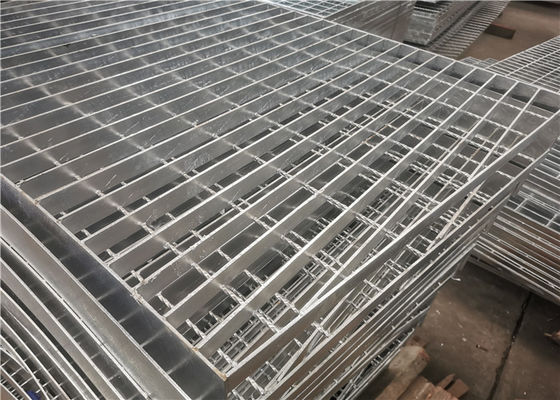 Q235 ความต้านทานลมตะแกรงเหล็กเชื่อมความกว้าง 1500 มม. ISO9001 Approved