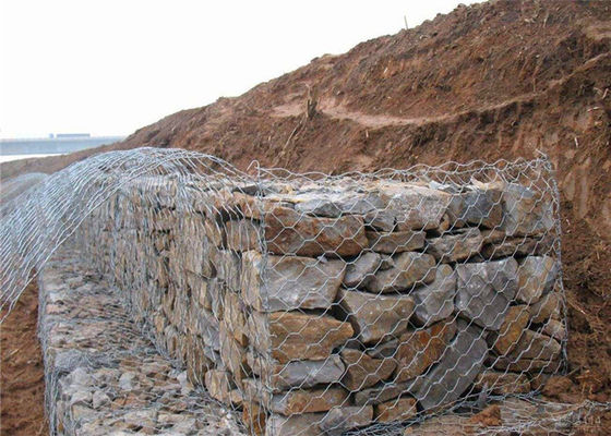 หกเหลี่ยมกรง Gabion ลวดตาข่าย 2m กว้างสแตนเลสตะกร้าเกเบี้ยน