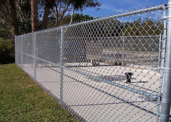 รั้วตาข่ายไซโคลนเคลือบสังกะสี 60 * 60 มม. Pvc Coated Diamond Mesh