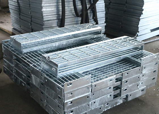 40x5mm Serrated Bar Grating Stair Treads สำหรับวิศวกรรมเทศบาล