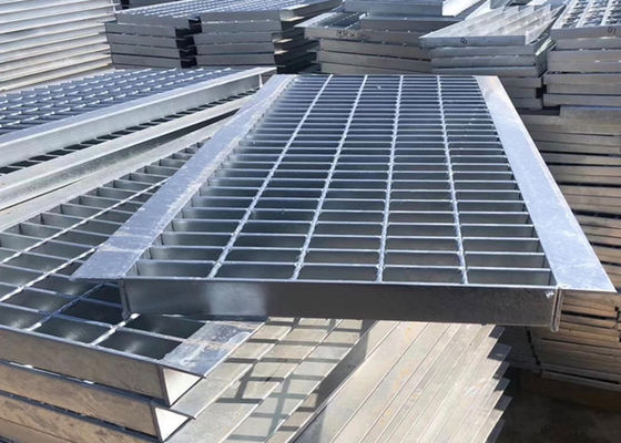 40x5mm Serrated Bar Grating Stair Treads สำหรับวิศวกรรมเทศบาล