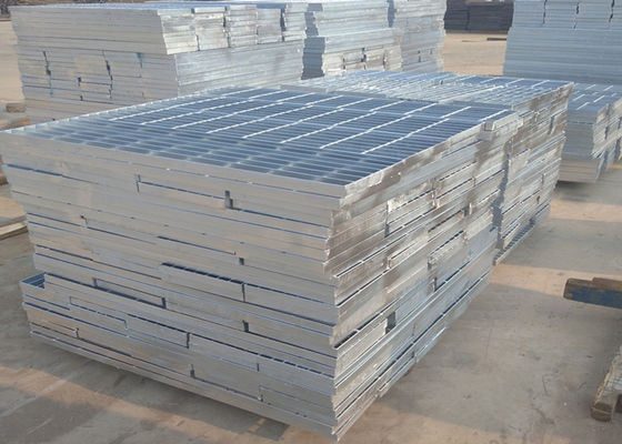 ตะแกรงเหล็กเชื่อมป้องกันการกัดกร่อน 40 * 3mm อลูมิเนียมพื้นตารางโลหะ