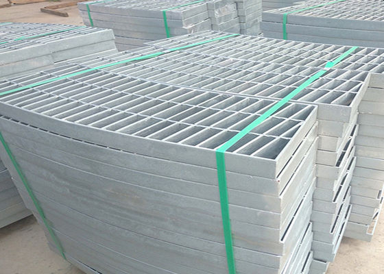ตะแกรงเหล็กเชื่อมป้องกันการกัดกร่อน 40 * 3mm อลูมิเนียมพื้นตารางโลหะ