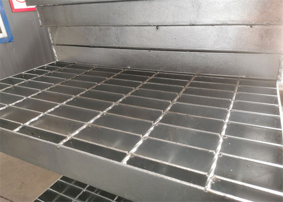 โครงสร้างเบาแผงตะแกรงเหล็กชุบสังกะสี Ditch Cover Plate สำหรับโรงเรียน