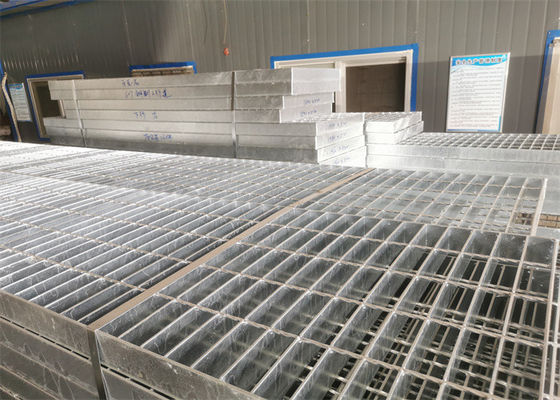 แผ่นตะแกรงเหล็กหนากลางแจ้งหนา 4 มม. จุ่มร้อนเคลือบสังกะสีเคลือบสังกะสีสูง