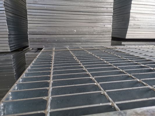 ตะแกรงเหล็กชุบสังกะสีขนาด 32x3 มม. Swage ล็อคสำหรับทางเดินรถ