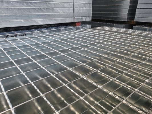 SGS Industrial Serrated เหล็กกล้าคาร์บอน Bar Grating จุ่มร้อนชุบสังกะสี