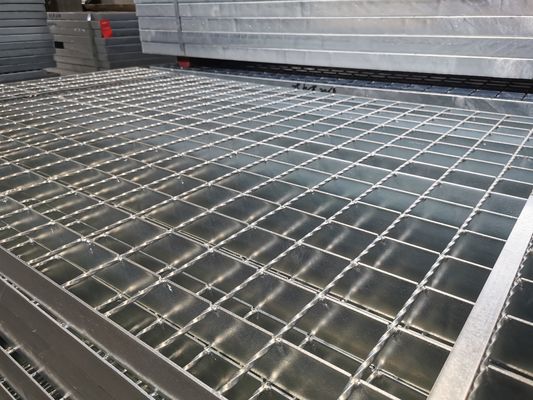 Anti Slip Perforated Stair Treads ตะแกรงเหล็ก Hot Dip Galvanized 65X5mm