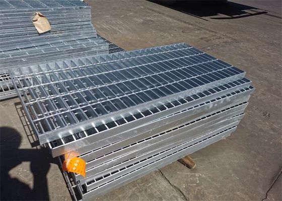 304 SS 316SS ตะแกรงเหล็กคาร์บอน Driveway Grating ความยาว 12m ความแข็งแรงสูง
