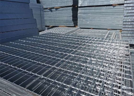 โรงงานเคมีจุ่มร้อนตะแกรงเหล็กชุบสังกะสี 1m Serrated Sheet