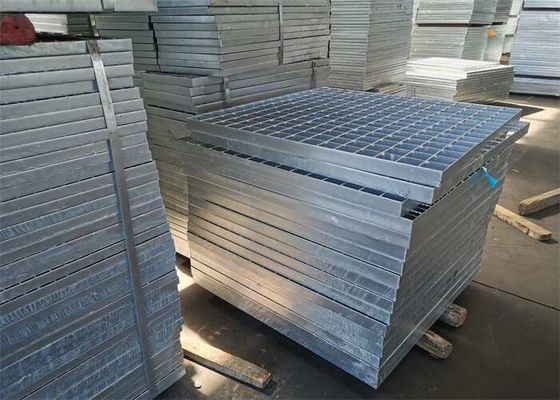 โรงงานเคมีจุ่มร้อนตะแกรงเหล็กชุบสังกะสี 1m Serrated Sheet