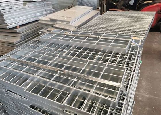 SGS Industrial Serrated เหล็กกล้าคาร์บอน Bar Grating จุ่มร้อนชุบสังกะสี