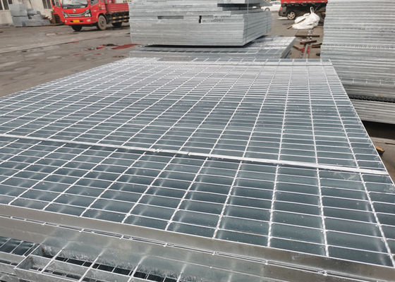 1000mm × 6000mm Hot Dip เหล็กชุบสังกะสีทางเท้าความต้านทานการลื่นไถลตะแกรงเหล็กเชื่อม