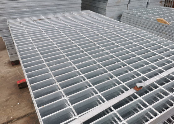1000mm × 6000mm Hot Dip เหล็กชุบสังกะสีทางเท้าความต้านทานการลื่นไถลตะแกรงเหล็กเชื่อม