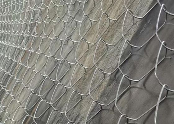สนามกีฬาสนามเด็กเล่นรั้ว Link Chain Diamond 20m กว้าง 75X75mm
