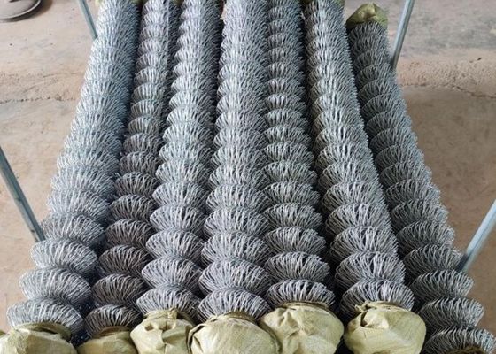 3.0mm Pvc เคลือบรั้วการเชื่อมโยงโซ่สังกะสีด้วย Knuckle Twist Edge